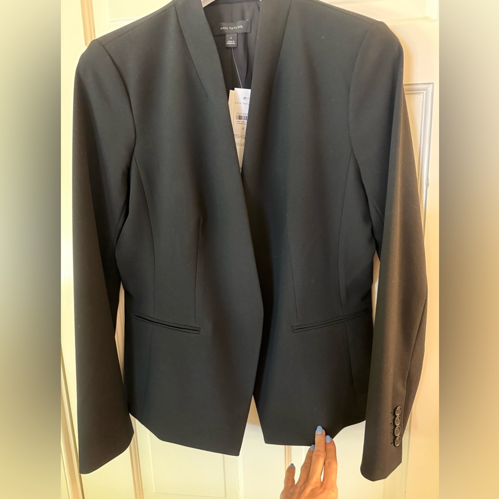 NWT Ann Taylor The Cutaway Blazer in Bi-Stretch Black size 4